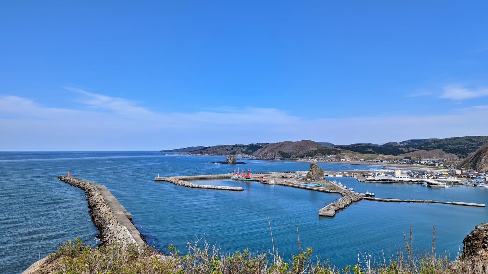 様似町の漁港と海岸