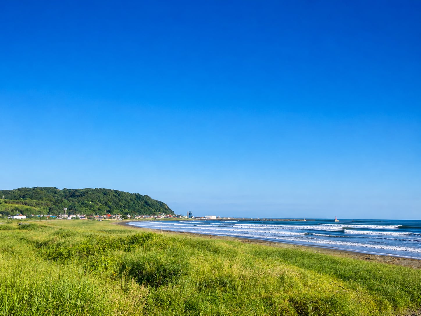 新ひだか町静内の青空と海岸