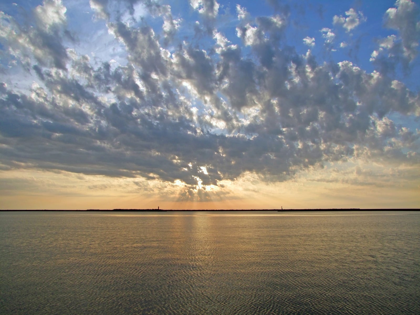 岩内町の海岸から見る日本海の夕景